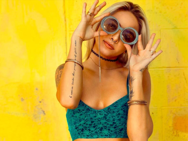 What is a crop top and what to wear it with?