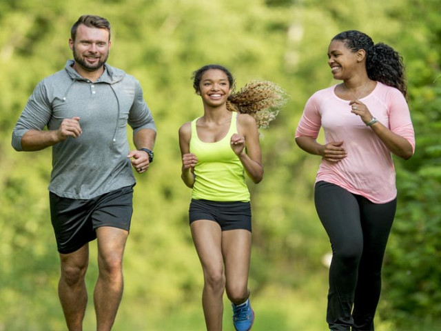 How to choose clothes for running - material, season, care?