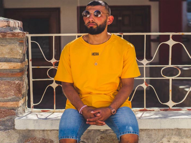 What to wear with men's denim shorts?