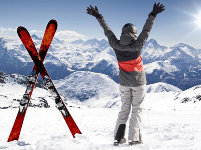 Top 5 Accessories for Ski Clothing